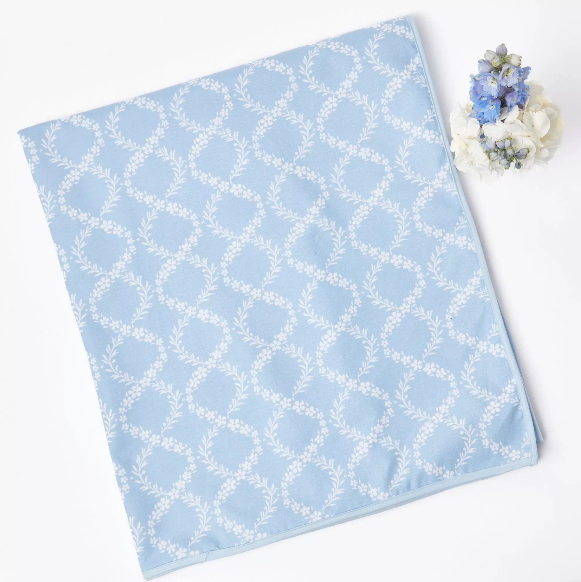 Outlet Blue Garland Tablecloth Tablecloths