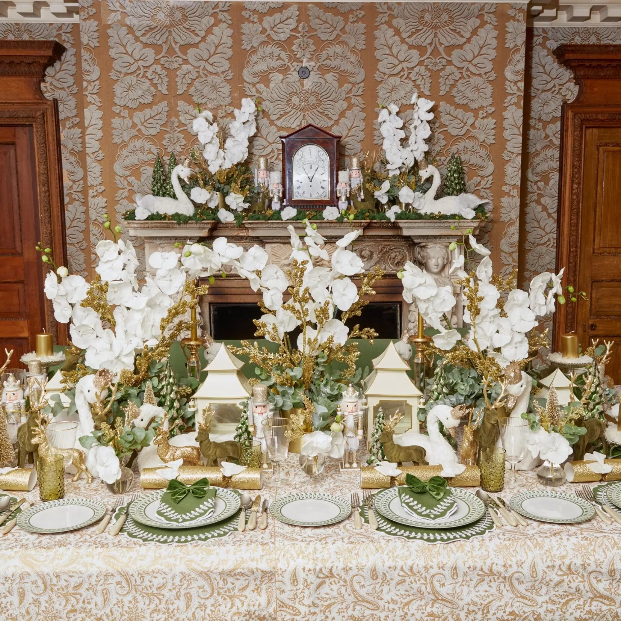 Hot Merry & Bright Tablecloth Tablecloths