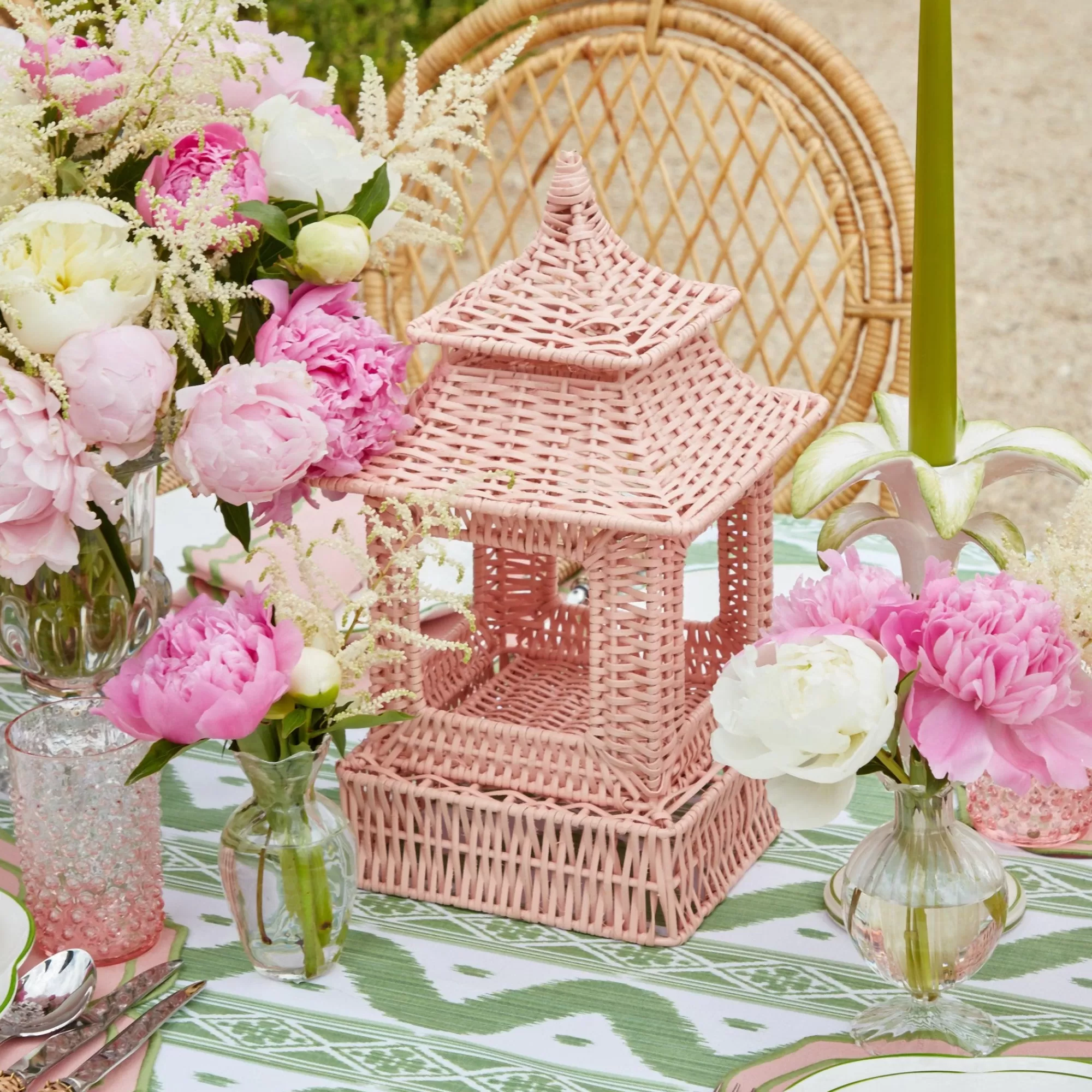 Cheap Pink Rattan Pagoda Lantern Candle Holders