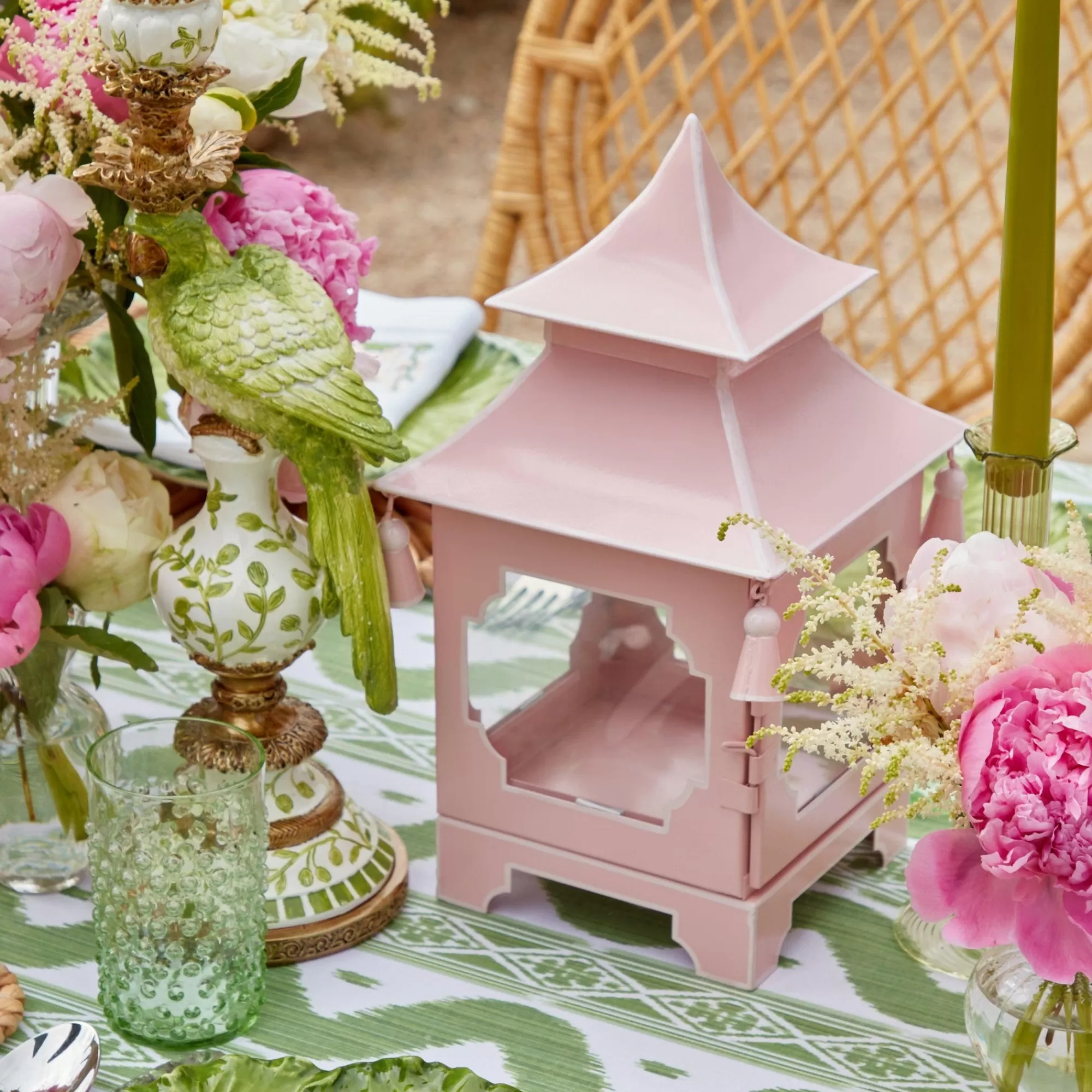 Fashion Powder Pink Pagoda Lantern Candle Holders