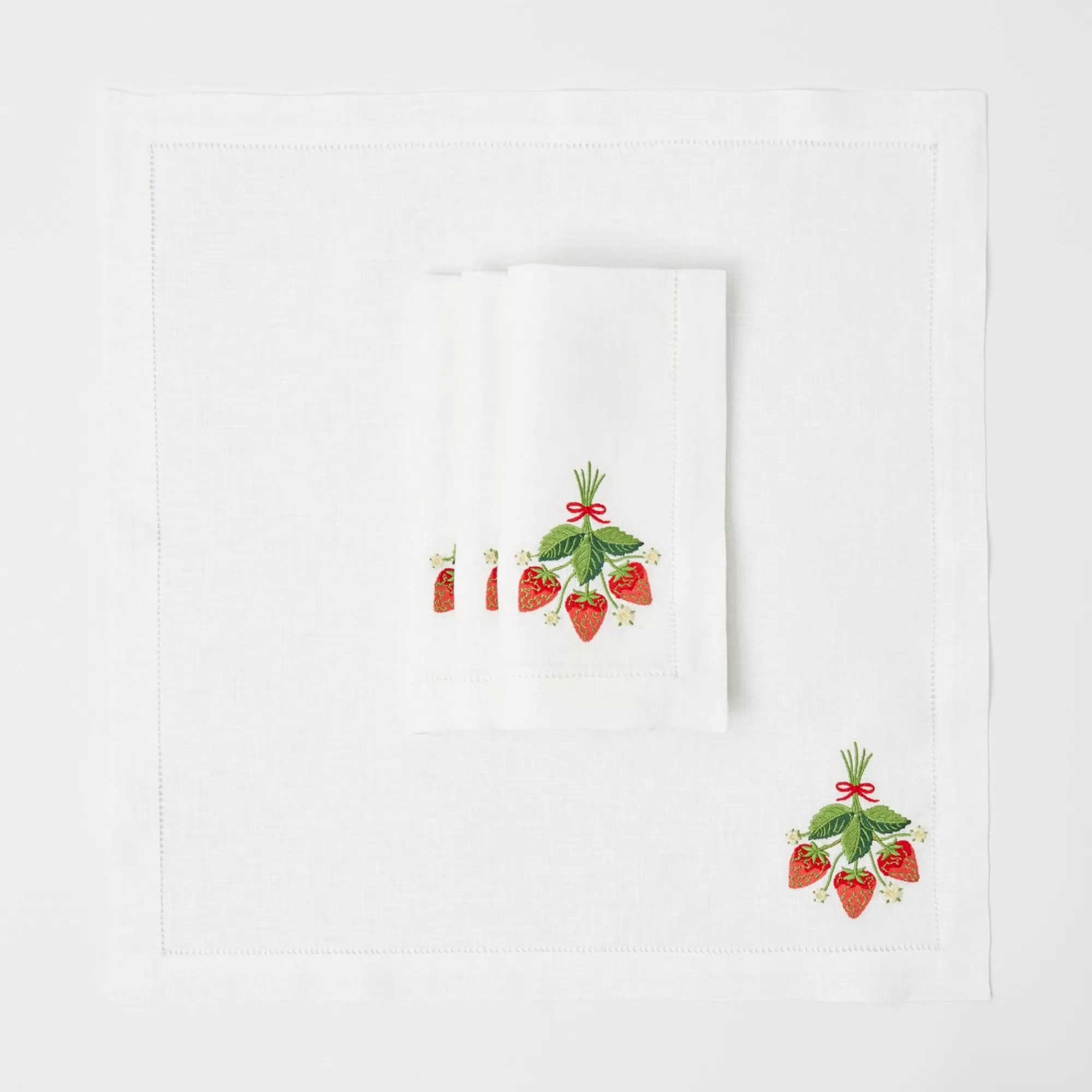 Clearance Strawberry White Linen Embroidered Napkins (Set Of 4) Napkins