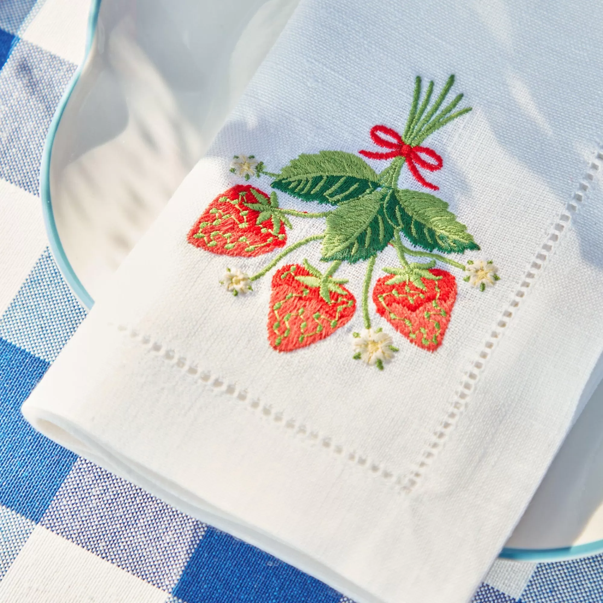 Clearance Strawberry White Linen Embroidered Napkins (Set Of 4) Napkins