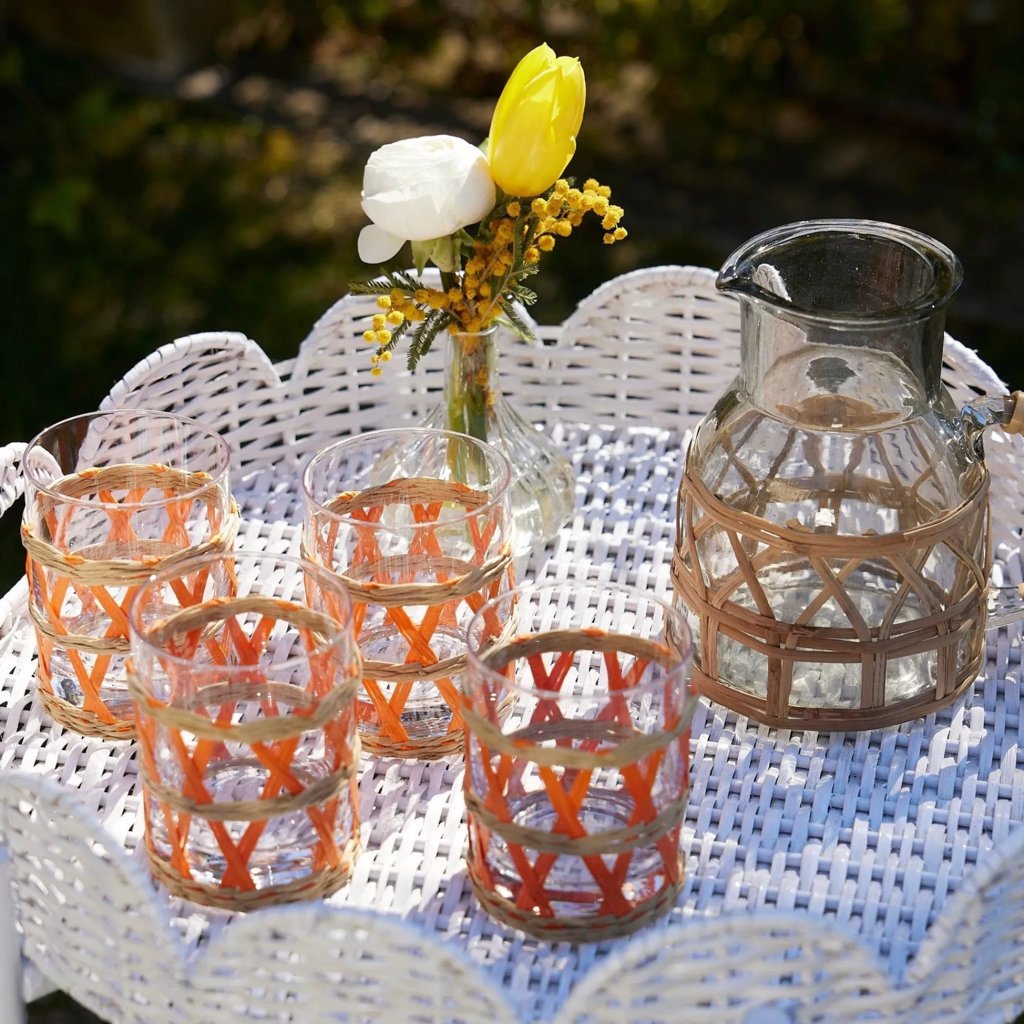 Best White Round Scalloped Rattan Tray Trays & Liners